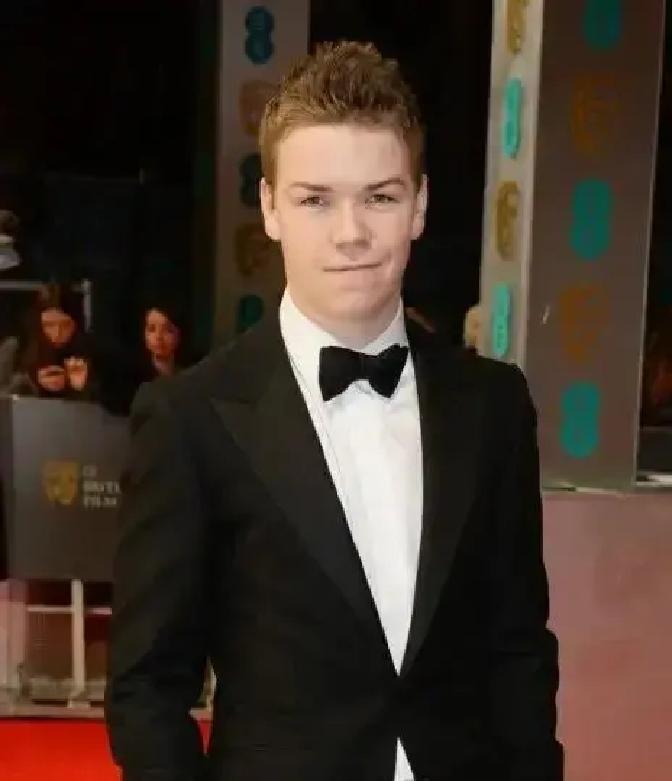 还记得《纳尼亚传奇》里那个欠揍的表弟吗？
他叫尤斯塔斯·斯克拉布。
讽刺的是，“