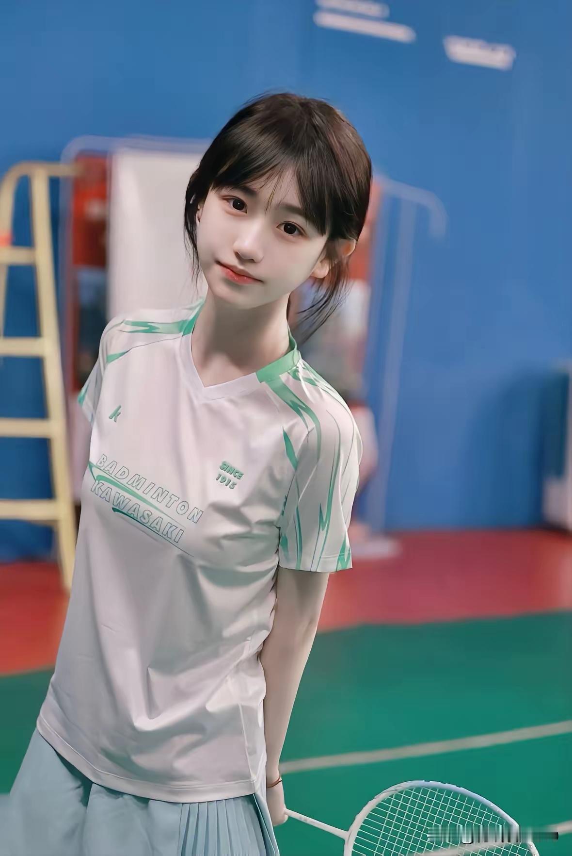 运动女孩，活力满满！🏸️💪羽毛球女球员