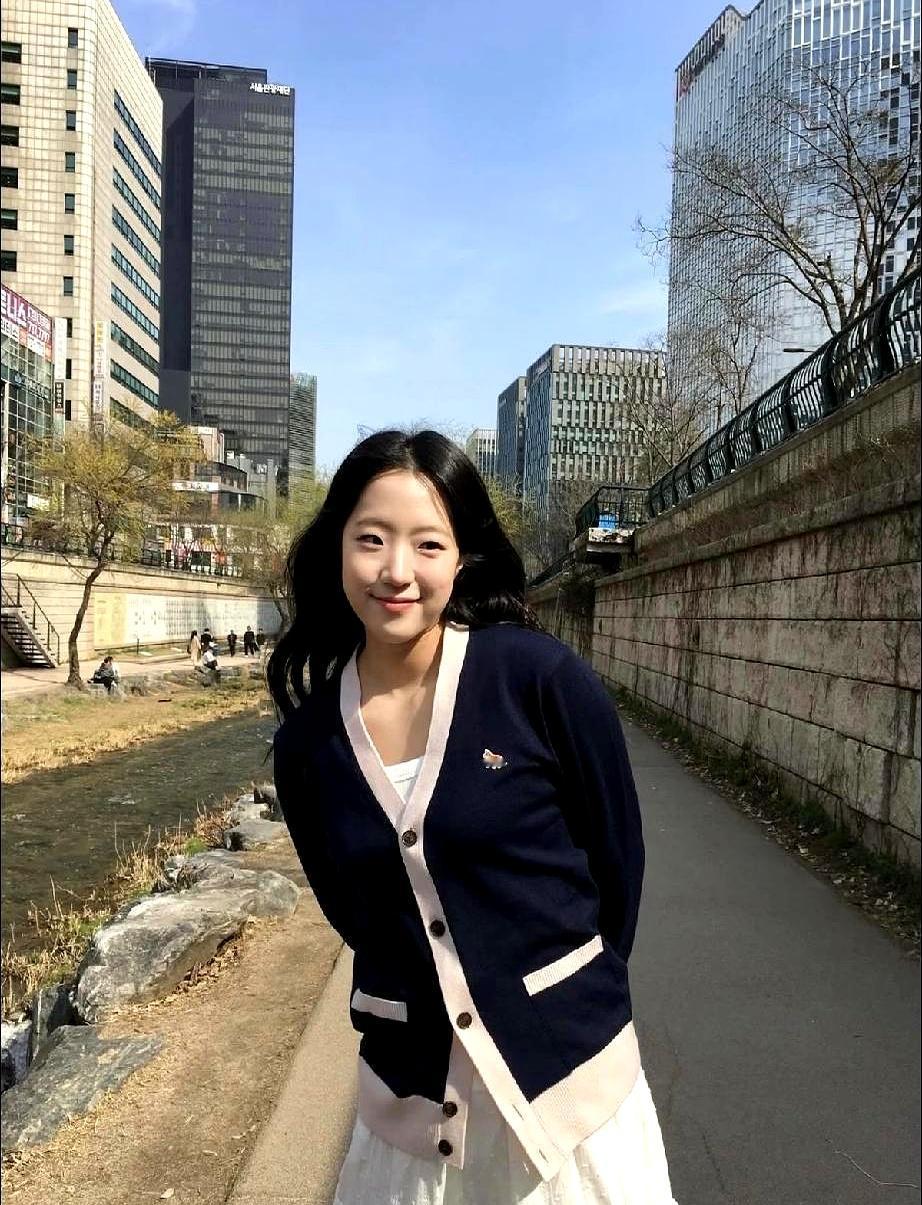 真羡慕申裕斌这状态！刚打完比赛就跑去玩了。
 

人家这日子过得是真明白，赛场上