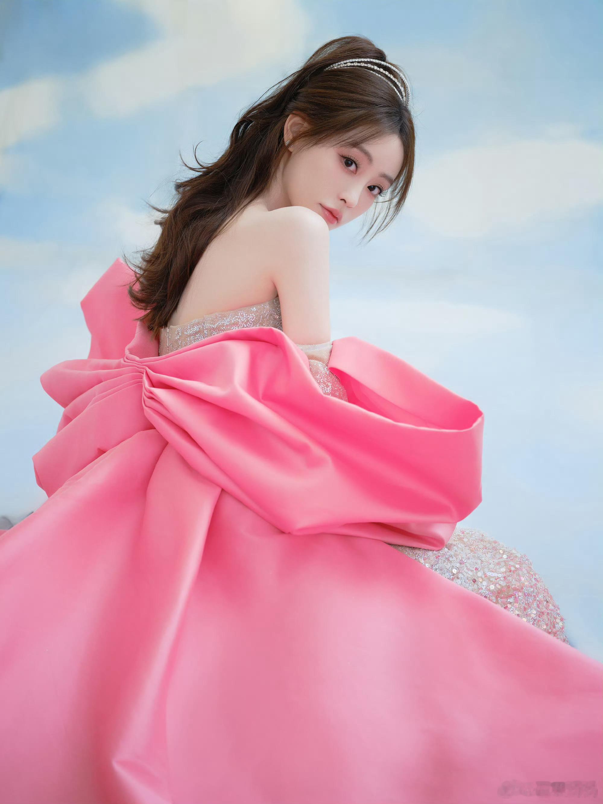 祝绪丹灵魂画手 谁不夸我们祝祝画出了每套礼服的精髓，你就说像不像，别管颜色别管构