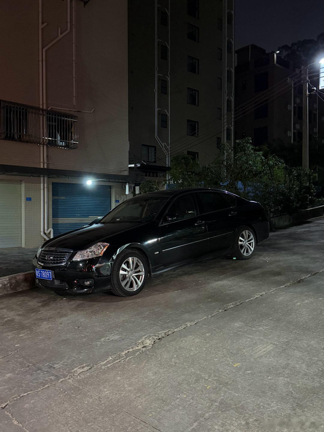 今日，粤车南下中签，撕前档膜准备验车，期待驾驶 E400L 小汽车前往香港 