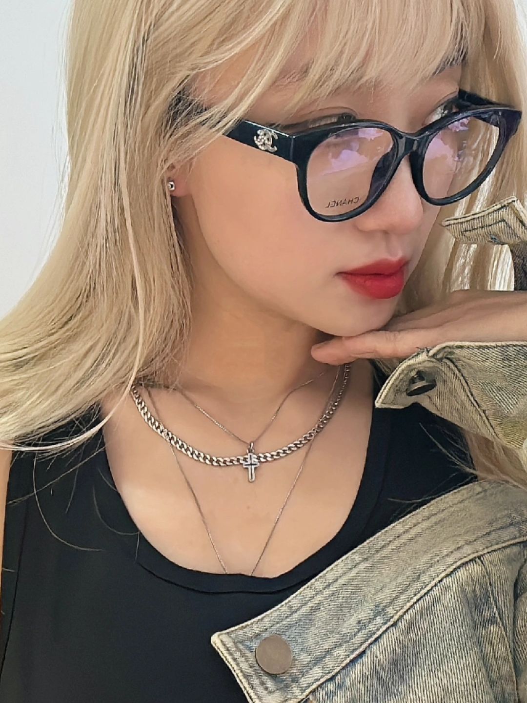 可以把这幅黑框眼镜焊在脸上吗