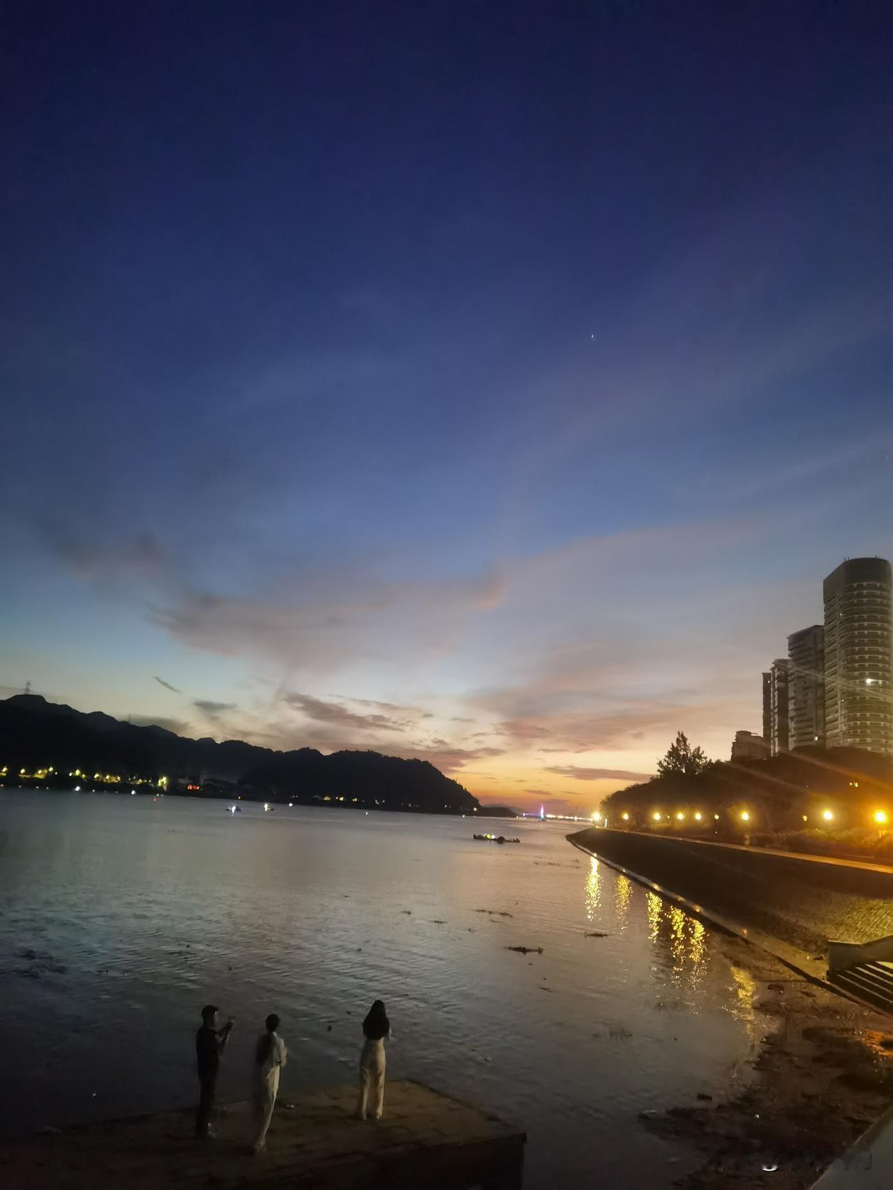 夏日晨曦