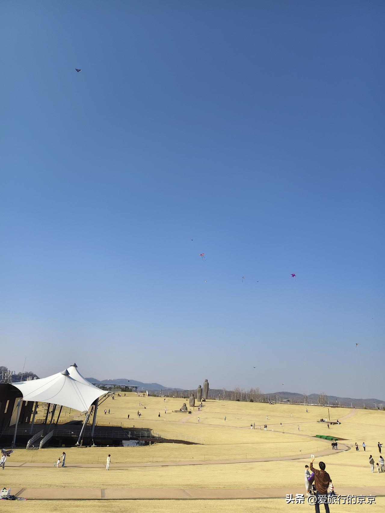 今年春天最想实现的心愿赚钱，赚钱，开开心心乐乐呵呵轻轻松松的赚钱赚大钱买别墅..