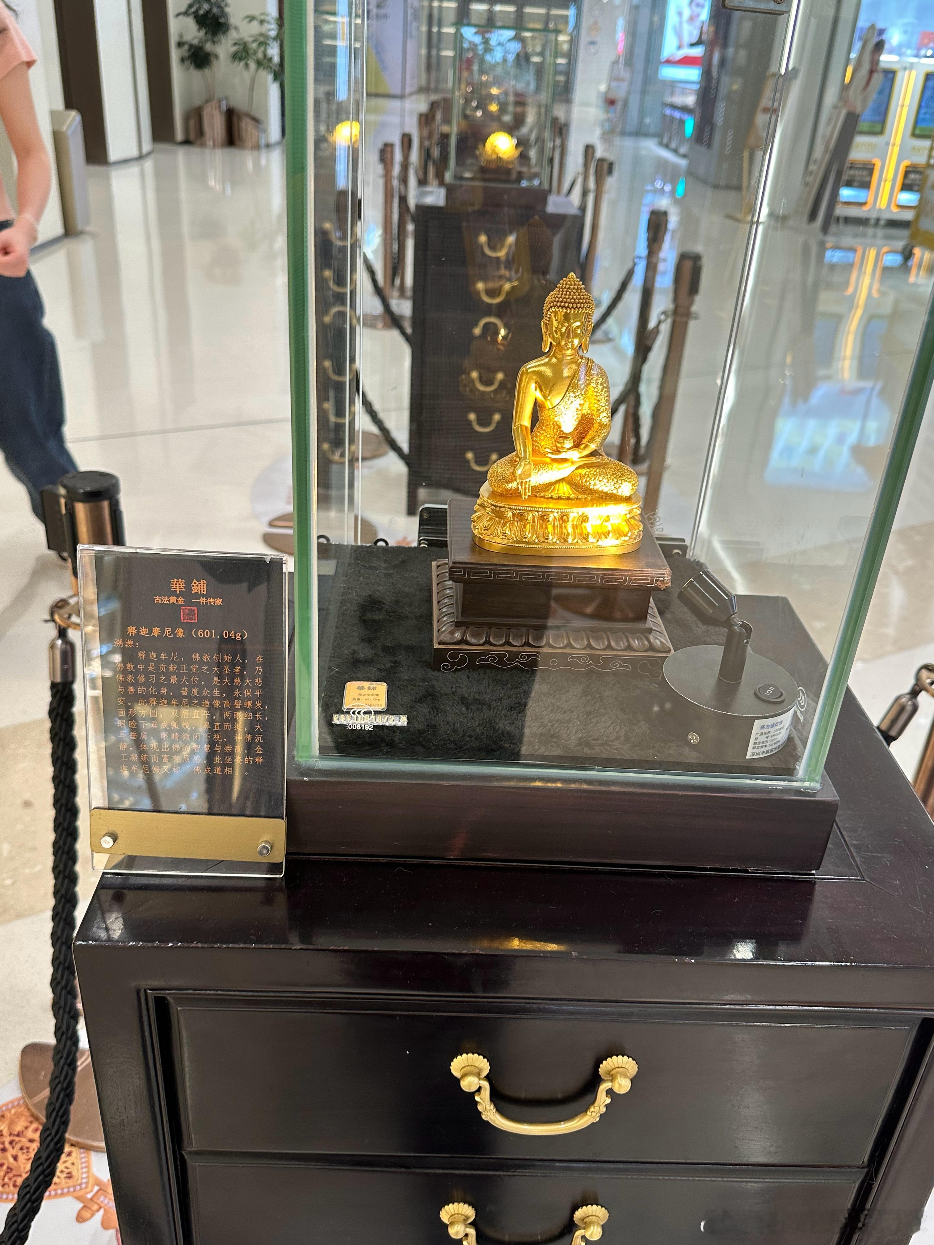 看到上面的价格我真的起了杀心几百万展示在外面，我们的治安真的优秀呢 