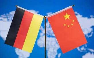 德国算盘打得真精准！默茨访华当天与高市早苗通话，德国的三重算盘背后藏着什么深意？