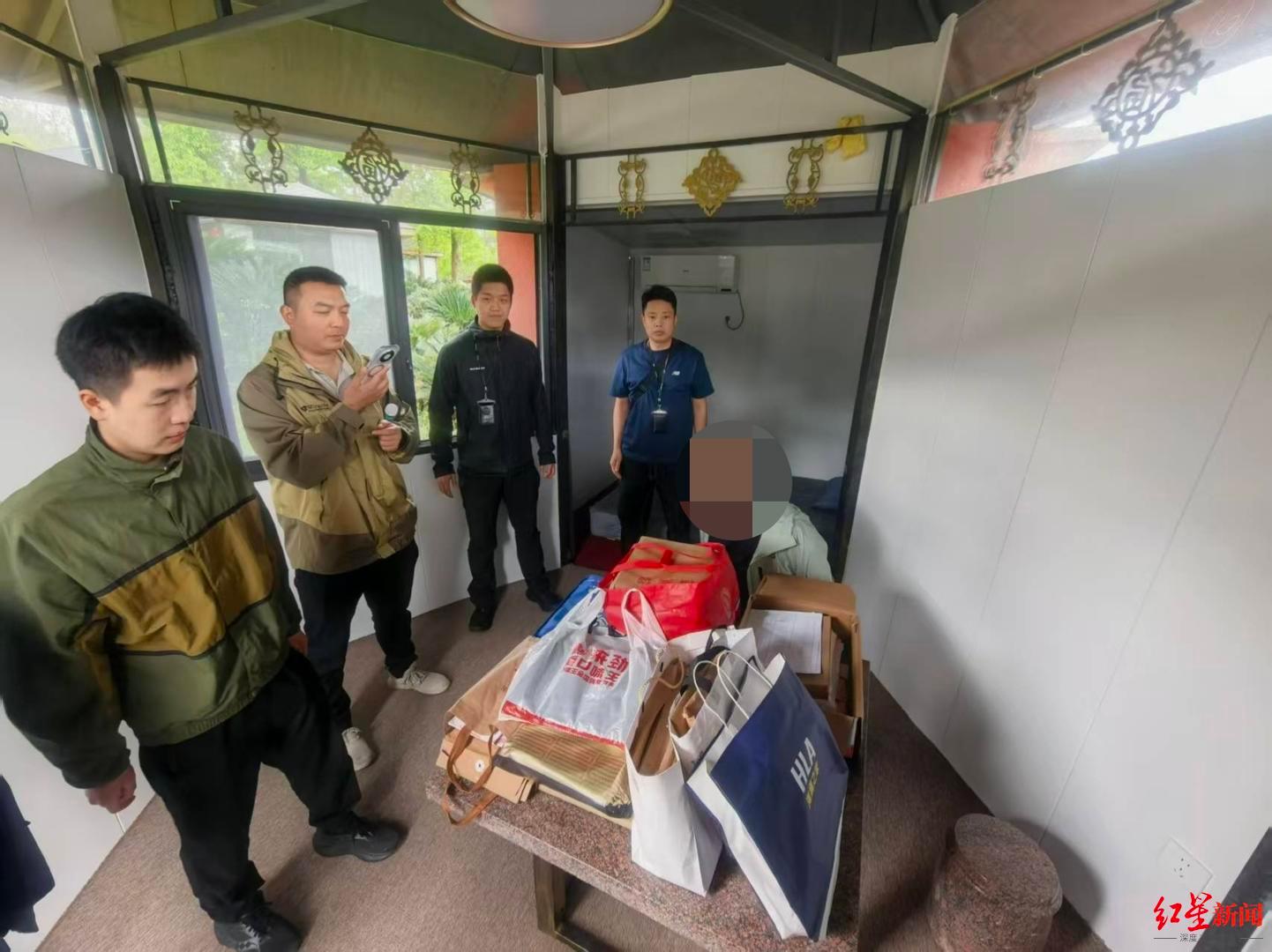 #292名老人陷充值返现骗局涉案500万#【街头发传单“充值返现”暗藏骗局！29