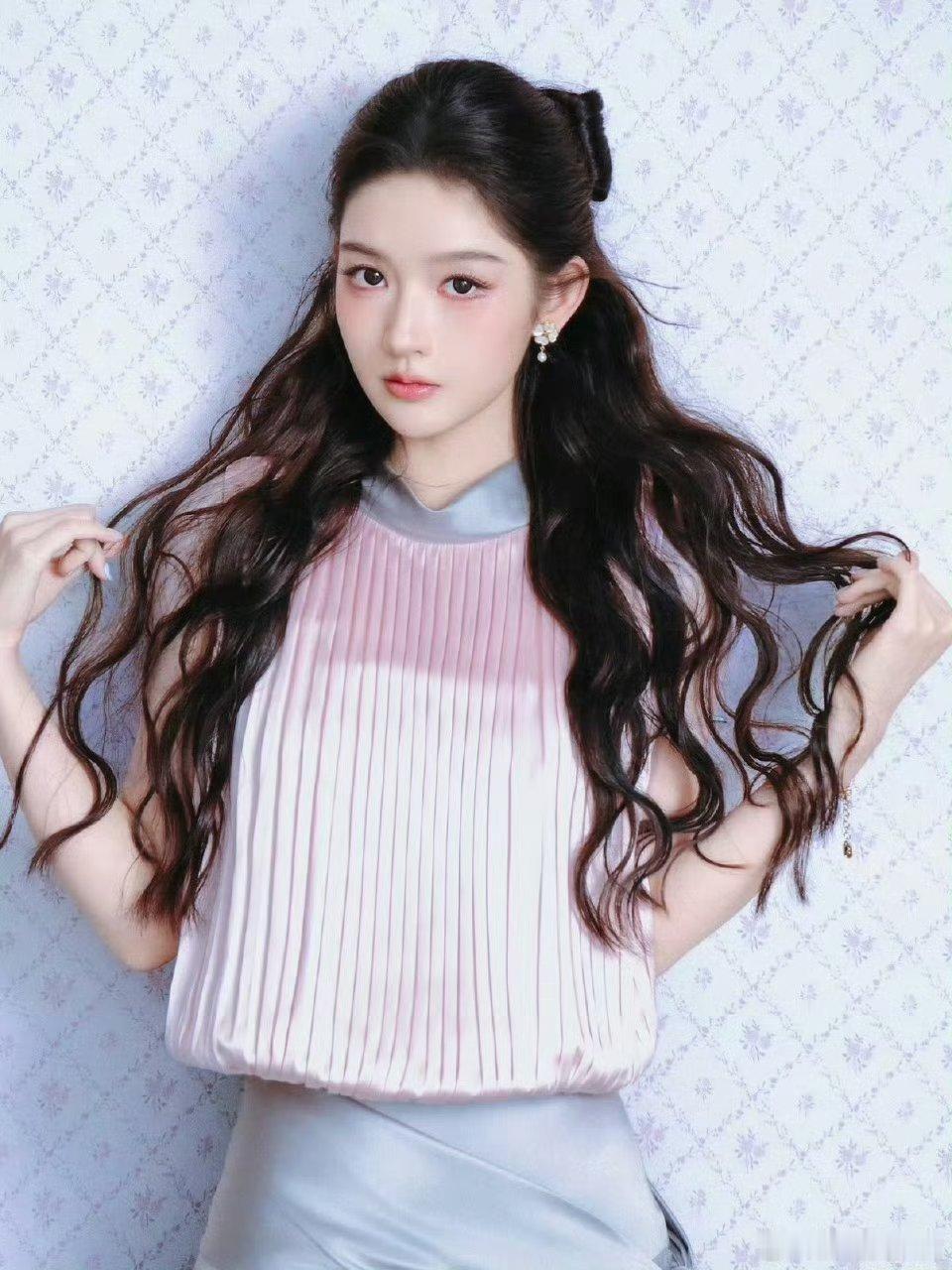 王玉雯说寒心和委屈都是真的明明那么努力的女孩，突然遭到背刺，真的感觉很心酸。 