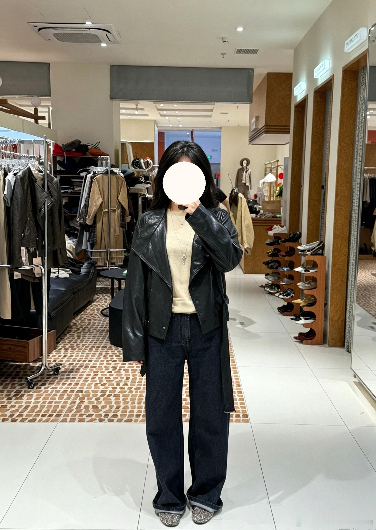 羊毛长袖t只要138哦，大大的浮力无论是单穿，还是打底，都很优秀搭配秋冬常见的黑