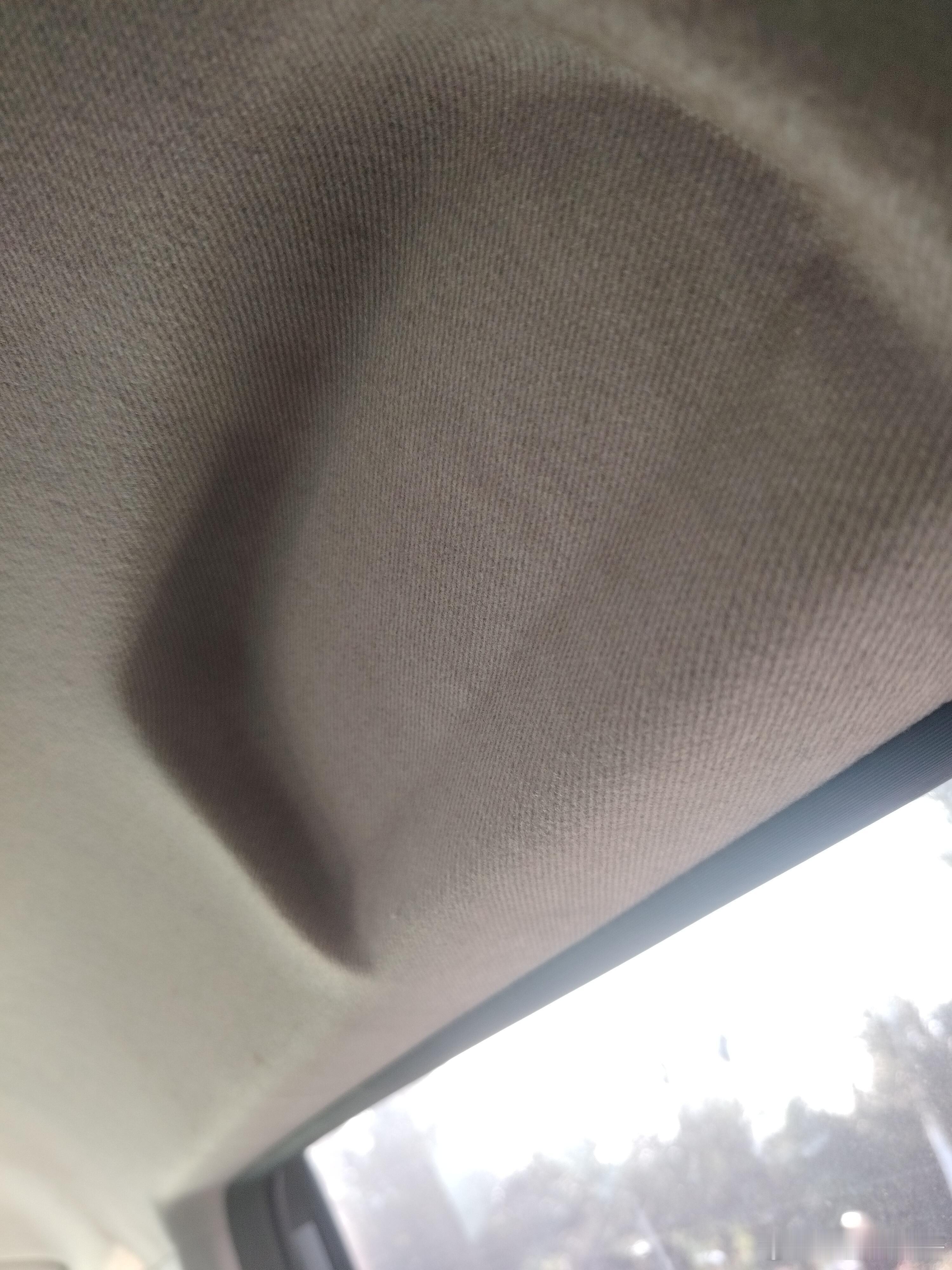 大v聊车 这竞争把车企逼成啥样了灯没了，把手没了，省成本，不要被价格蒙蔽双眼 ​