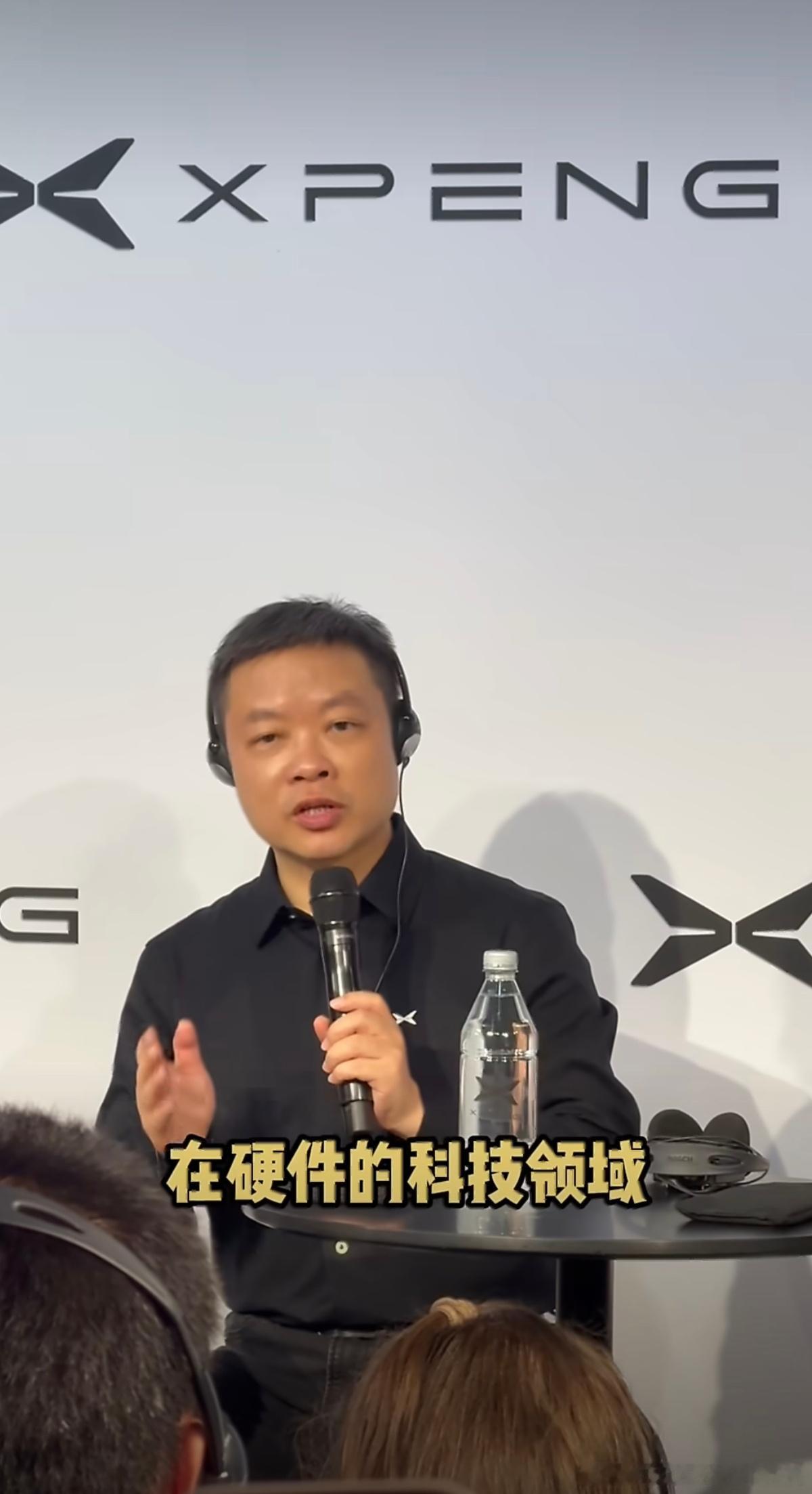 何小鹏称小鹏与比亚迪是不同的模式 小鹏MONA L03上市后，群访中有外国媒体向