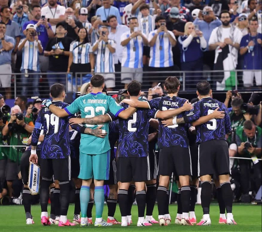 📊根据国际足联（FIFA）发布的这份报告，在小组赛阶段，各队跑动距离排名：美国