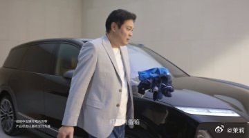 如何便捷优雅在车内换衣服冰箱彩电大沙发，音响空调“衣帽间”，此外，5.28米车长
