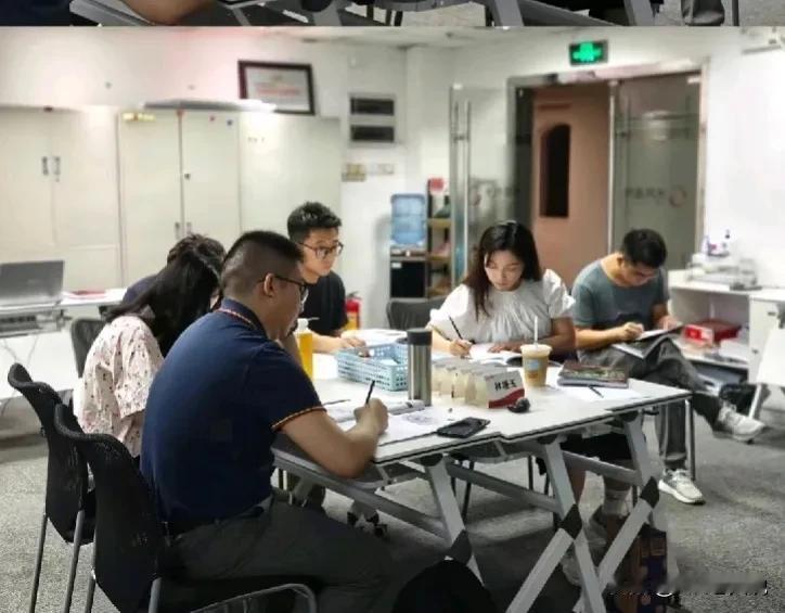 摇了10年车牌没中的85年北京本地同事，今年6月份刚转新能源并获得指标后还没来得