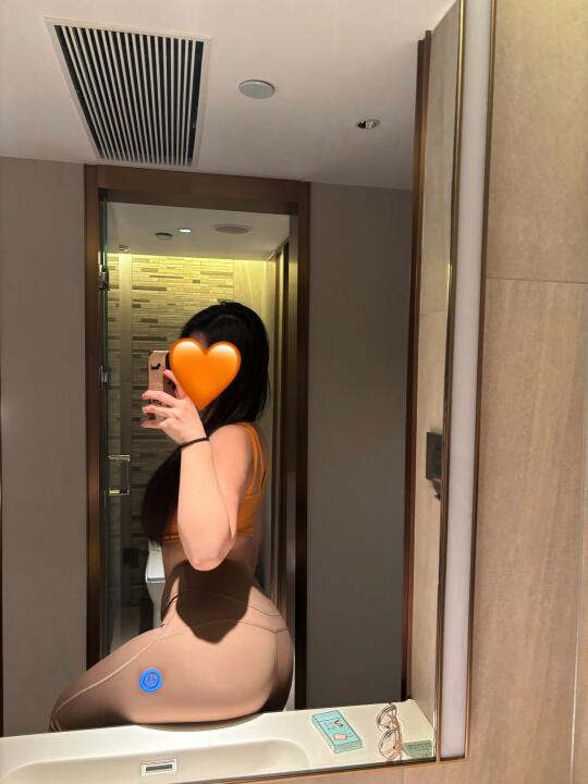 祝女生们自信 性感 有力量！