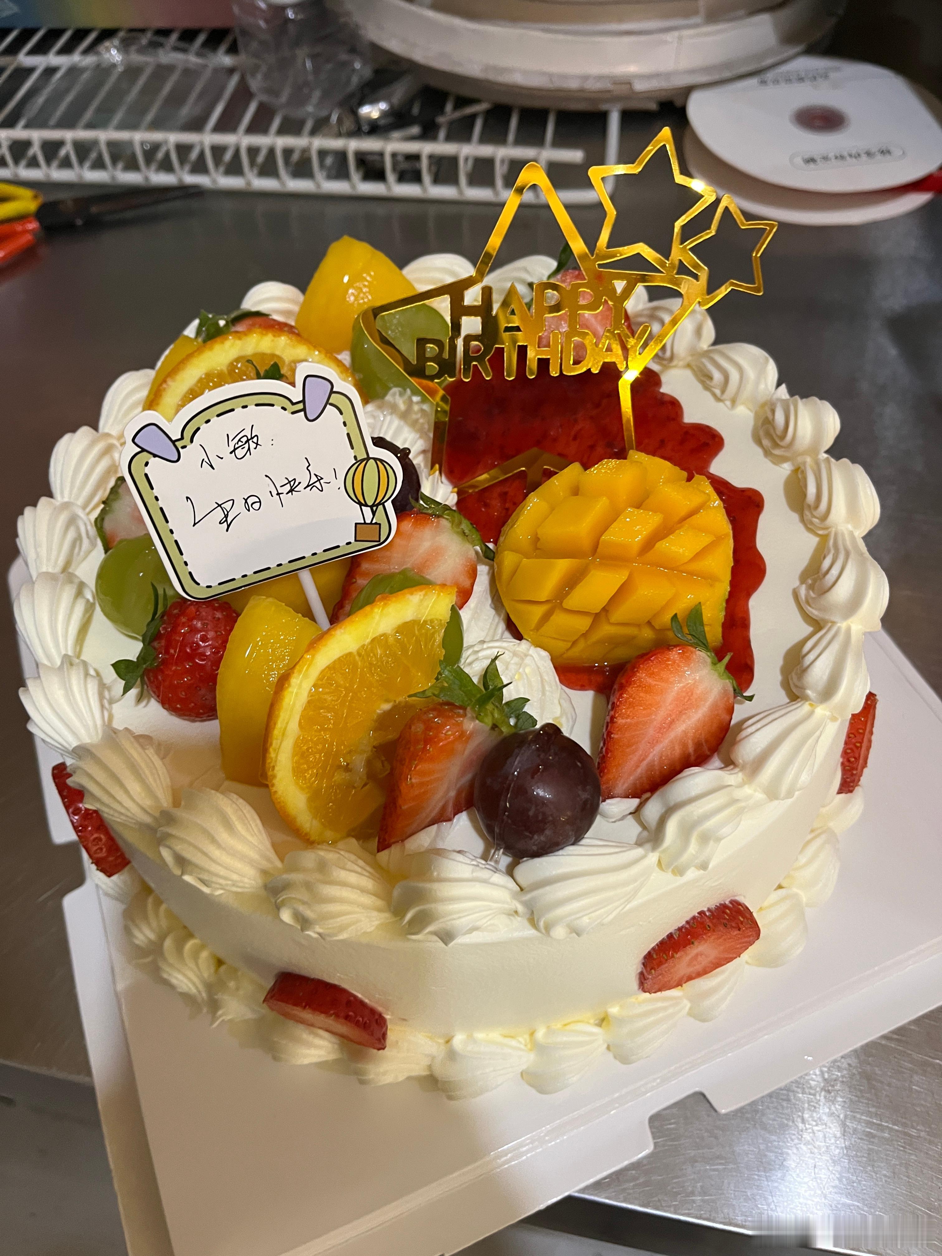 大侄女过生日，给她订了一个蛋糕。葛夕回应上春晚姐姐很优秀