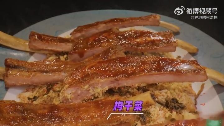 何浩楠猪的天敌何浩楠对自己差点吧天才厨人 这次面对超大份猪肋骨，何浩楠完全没有矜