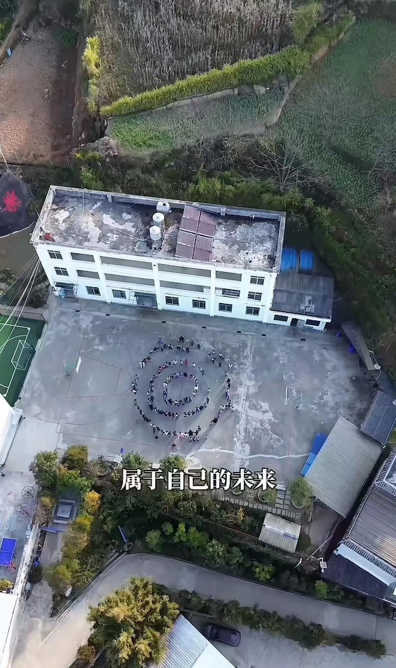 支教四年，这个运动员卖掉了自己拼命夺来的36块金牌icon，谈了7年的女朋友也因