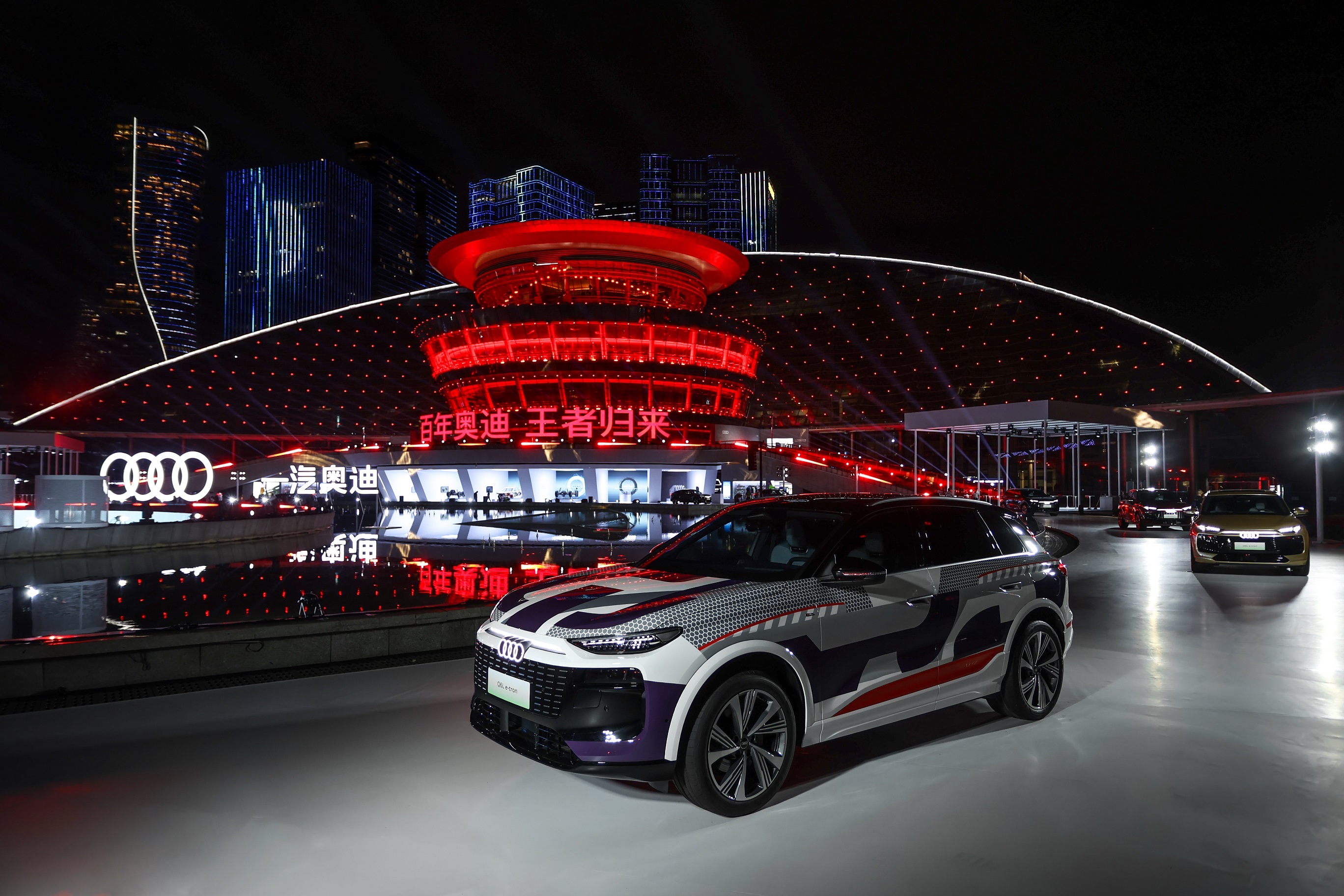 老铁们，全新奥迪Q6L e-tron上市了，起售价34.88万，价格亲民，豪华电
