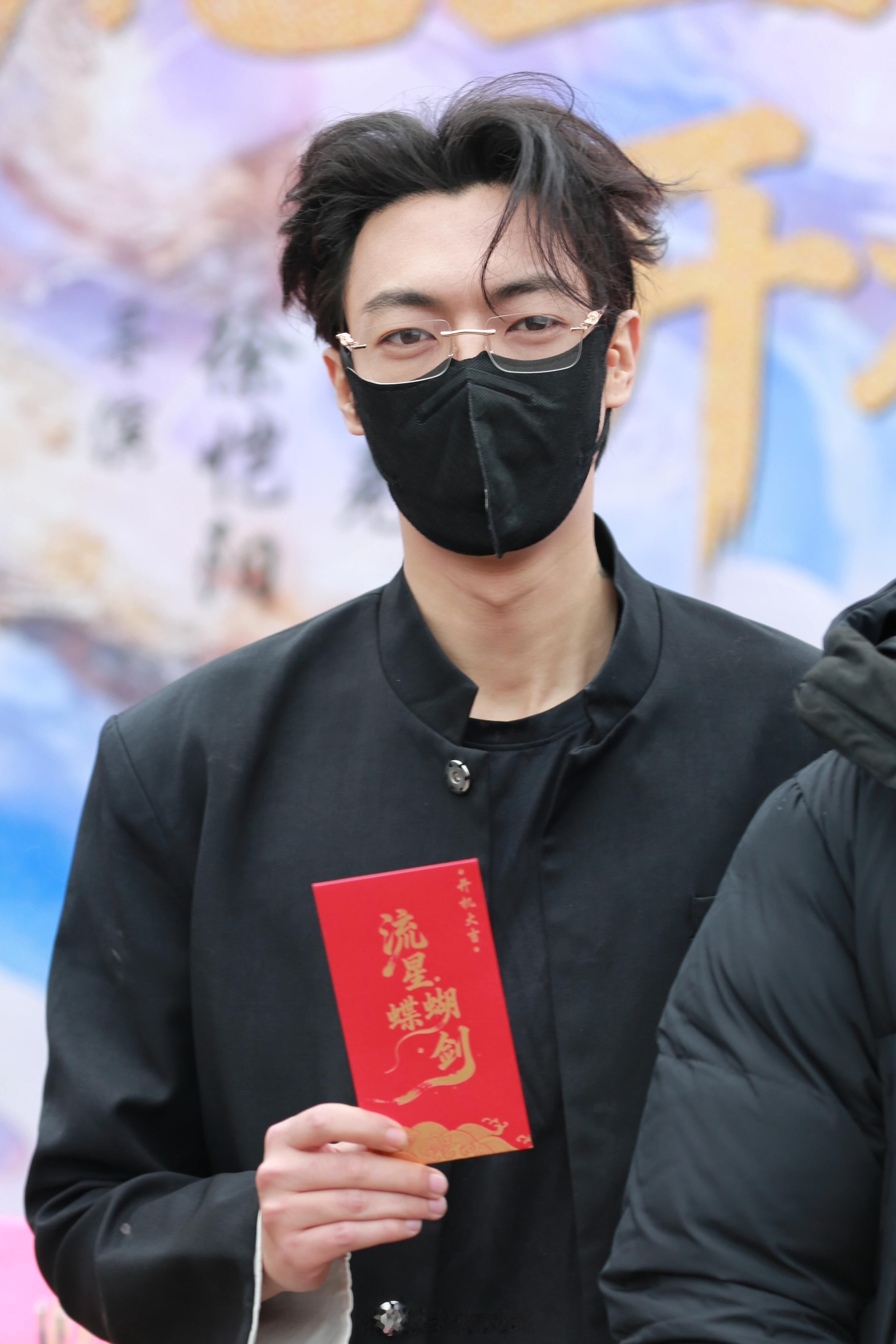 卜凡进组拍戏卜凡进组了 卜凡进组拍戏，居然又回娱乐圈了 