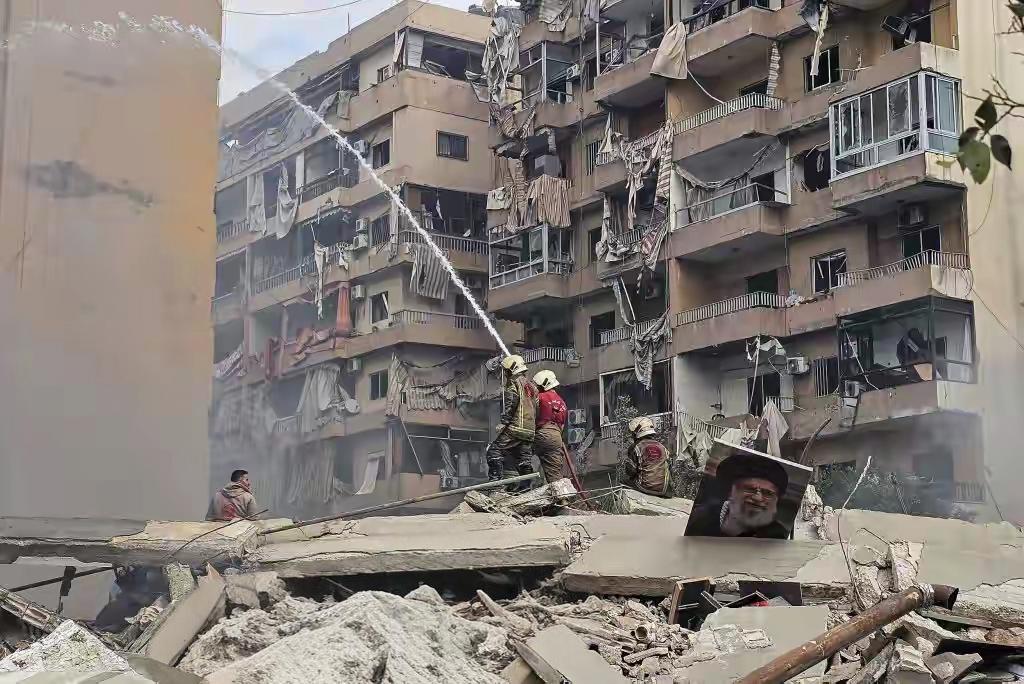 伊朗高超音速导弹突袭，美以防空系统全面失效
 
中东局势突变，伊朗用法塔赫-2高