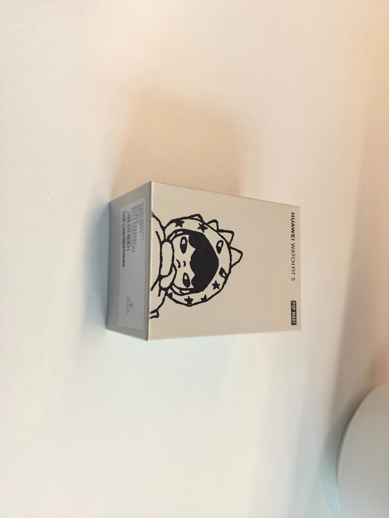腕间配饰正成为年轻人表达自我的新语言。10月1日，华为WATCH FIT 5与泡