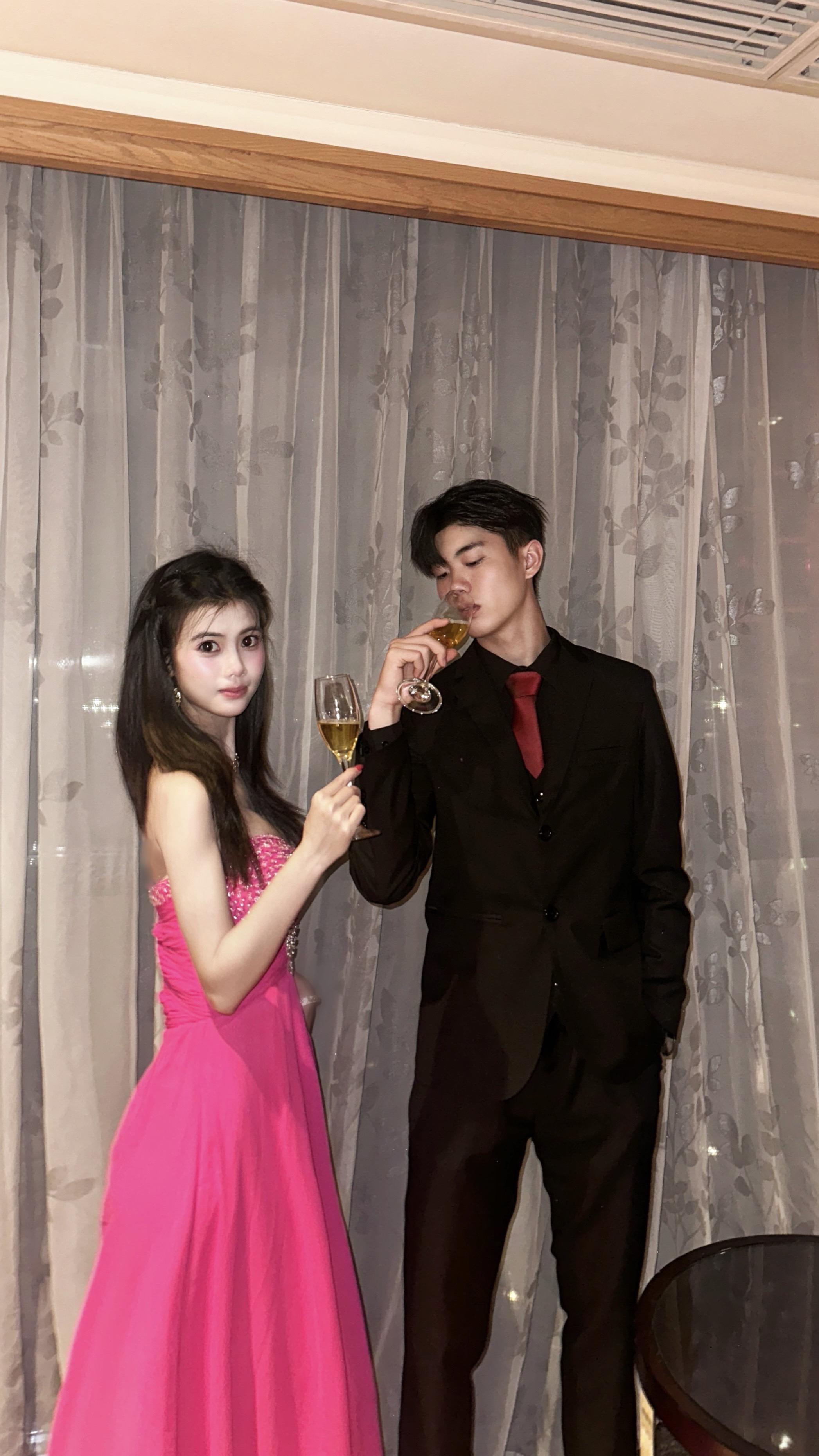 我俩的日子过得爽的要命 谁在乎你那三言两语？