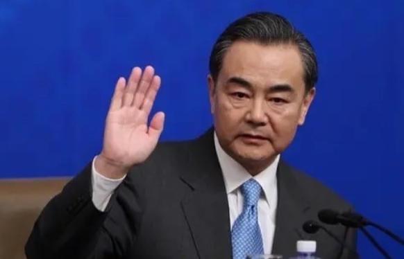 日本输个精光！王毅慕安会警告高市，话音刚落，现场沸腾了

这两天国际上最炸裂的一