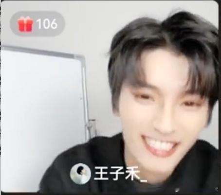 方瑾直播夸李岱昆30s不带停 《见君心》直播，方瑾和李岱昆互怼又互夸，这相处模式