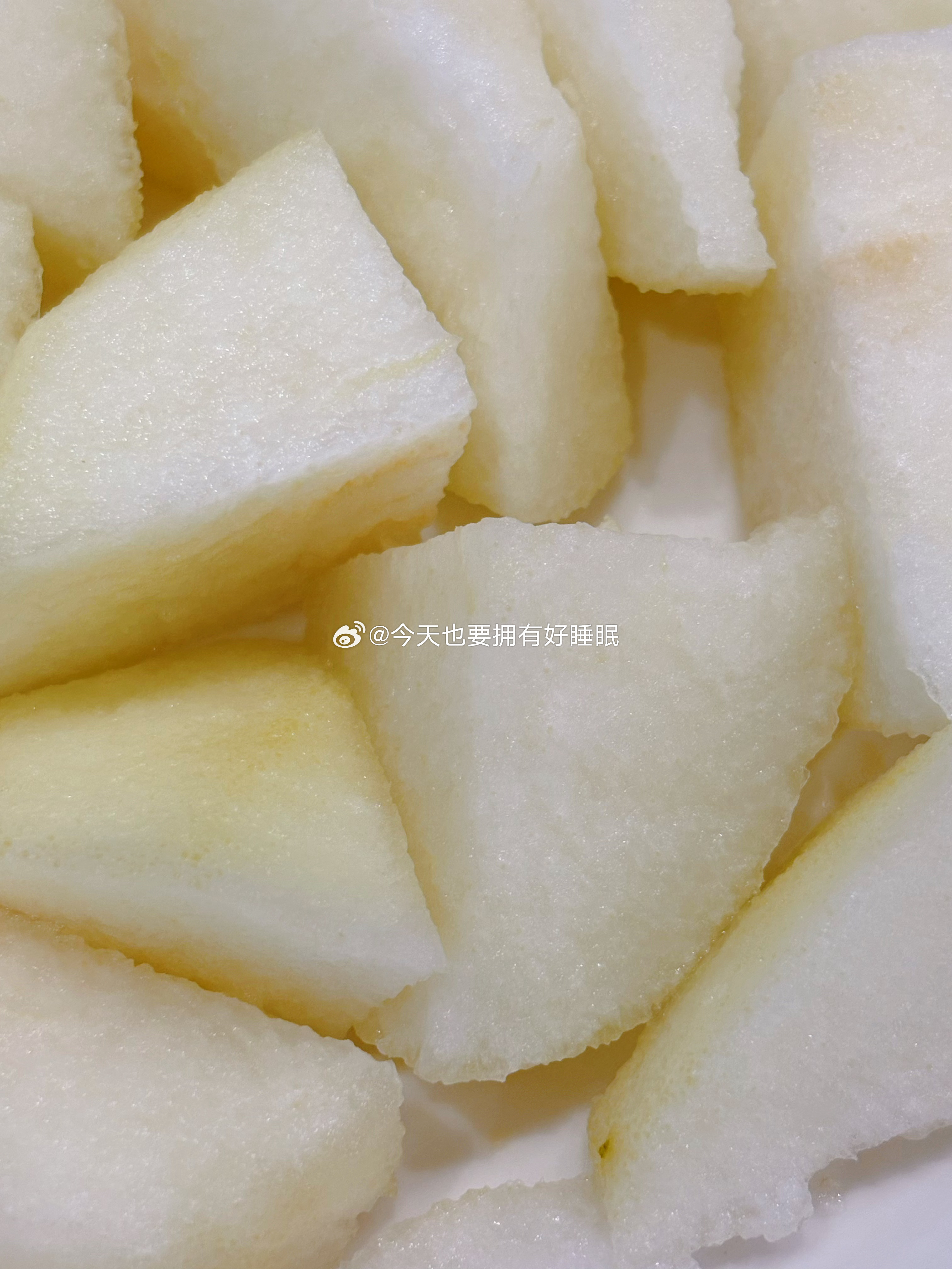 真冷啊最近面包饼干吃太多上火了嘴里起大泡晚上酸奶麦片 一斤多大的🍐外面接孩子的