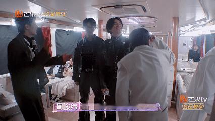 齐思钧唐九洲一个蠢货一个水货 小齐：因为我是个“蠢货”，所以我要去货仓哈哈哈哈，