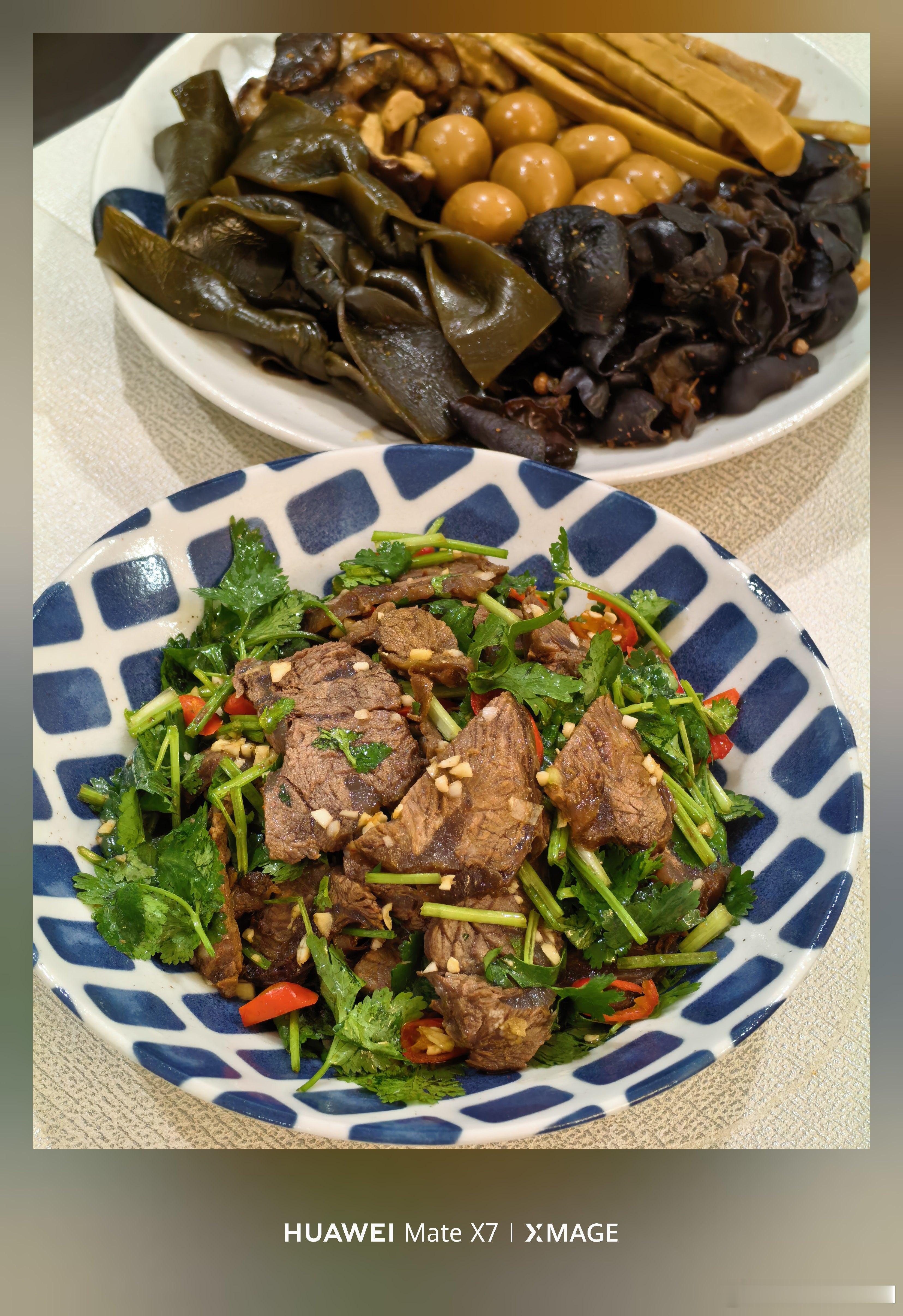 今天腊八节，虽然没有做腊八粥，但是做了辣卤大拼盘！一锅卤水，先卤牛腱子，再卤各种