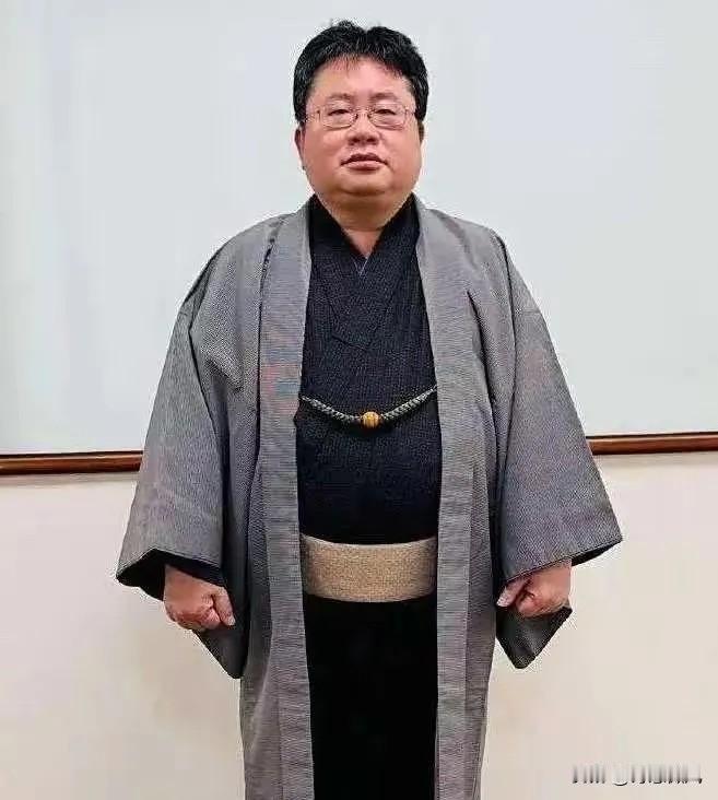 高市早苗疯狂反华，背后竟是两个中国败类在出谋划策？为高市早苗出谋划策的两个中国败