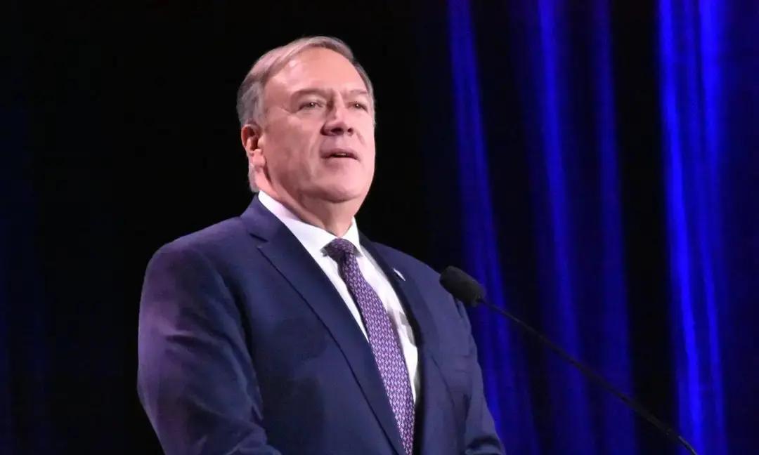 就在刚刚。
 
美国前国务卿蓬佩奥突然宣布了。
 
他在社交平台X提到“21年前