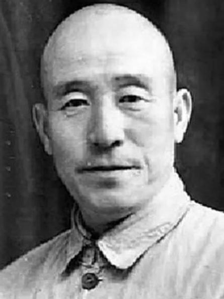 1948年12月22日，解放军攻入新保安， 35军军长郭景云很顽固，掏出手枪连开