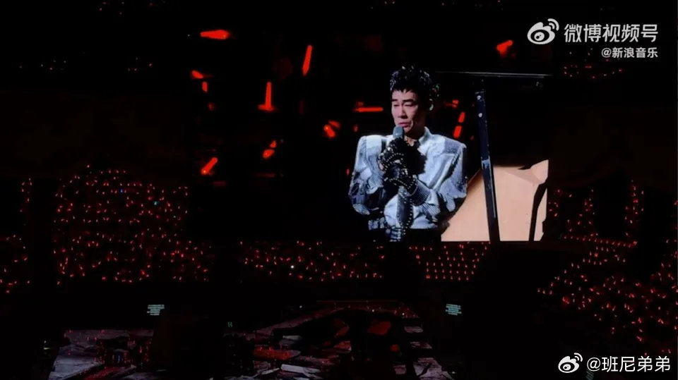 陈小春北京演唱会连夜整改舞台 陈小春演唱会爆哭道歉 首场演出的舞台问题让观众闹退