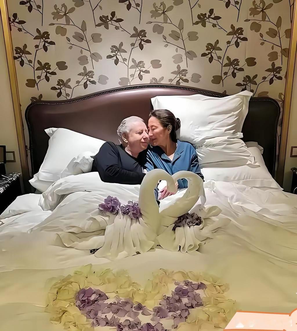 杨紫琼状态绝佳，反观八旬丈夫老态尽显，不少人直言，年龄差距巨大的婚姻，藏着难以回