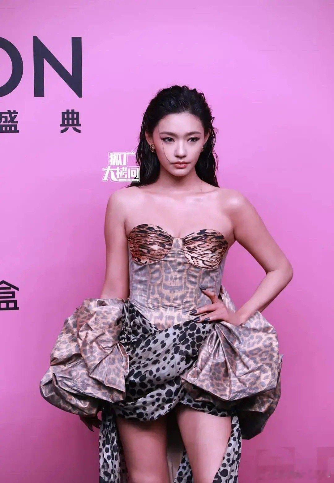 林允开始走这么狂野的风格了[哆啦A梦害怕] ​​​