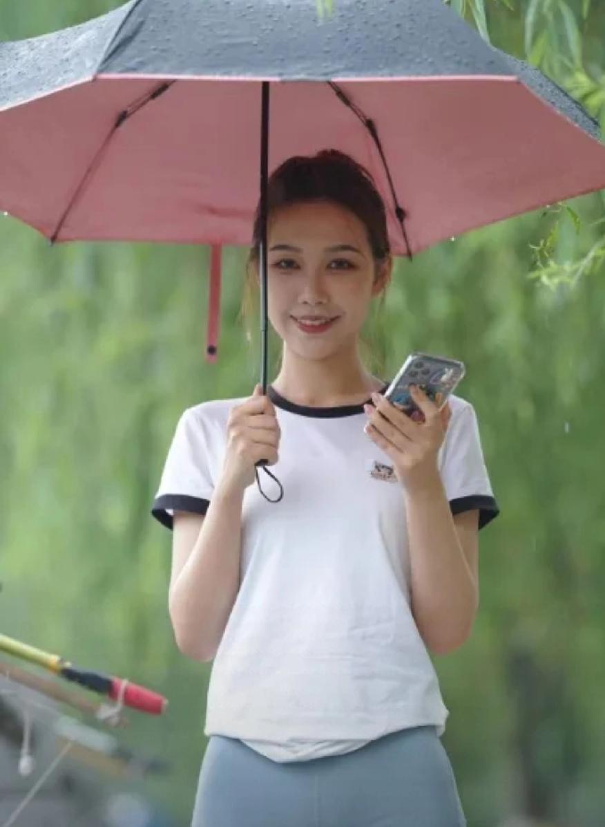 20岁嫁30岁，洞房夜我却一把推开了他！不是不爱，是这场始于“缺钱”的婚姻，让我