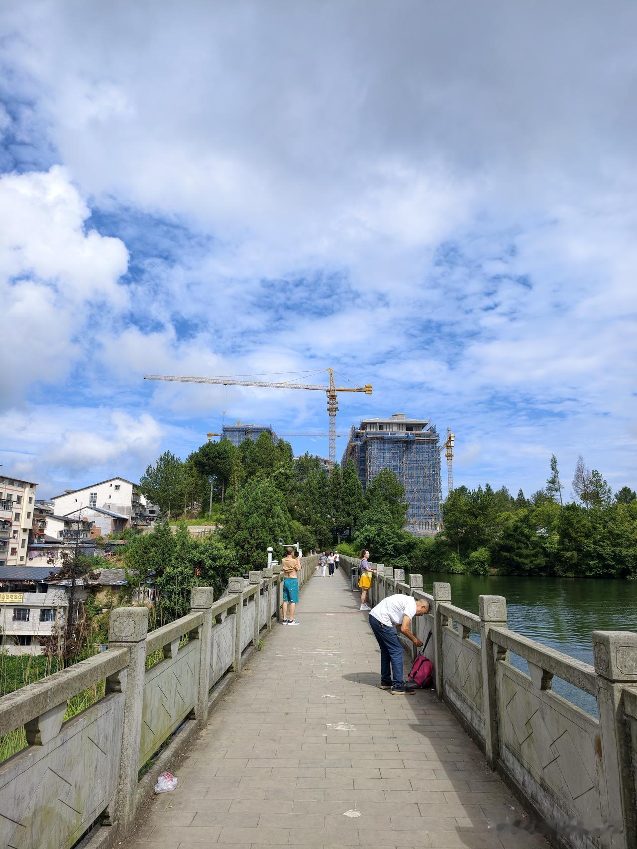 重庆避暑胜地，黄水月亮湖畔，新建的避暑房拔地而起！重庆避暑打卡地 重庆黄水旅游
