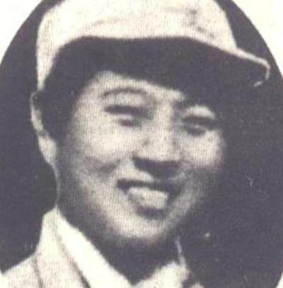 1941年，23岁的女战士惨遭日军包围，她拉起棉被遮住自己的身体，日军兴奋的上前
