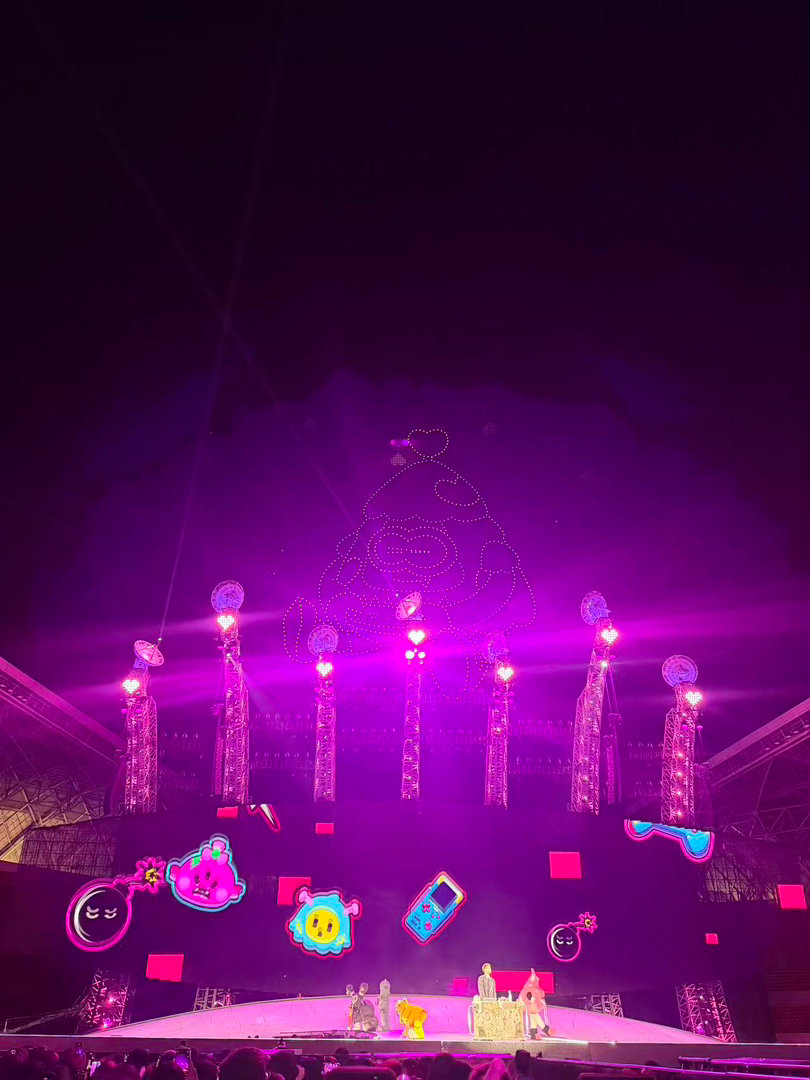 汪苏泷贵阳演唱会烟花无人机汪苏泷贵阳演唱会也太会了！无人机在空中演绎超多可爱名场