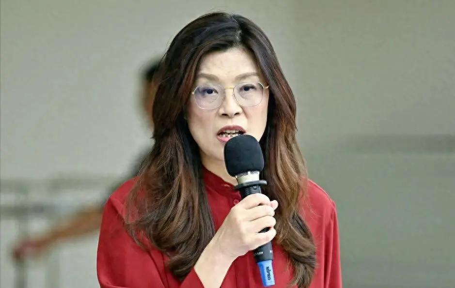 郑丽文的政治目标是什么郑丽文的政治目标分近期目标和中期目标，近期目标是巩固在国民