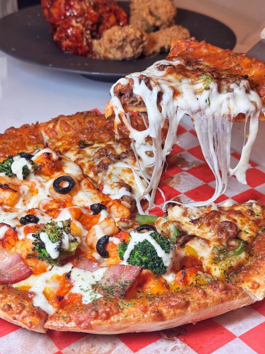 紐約超美味的韓系pizza！辣雞蝦仁口味超推🔥