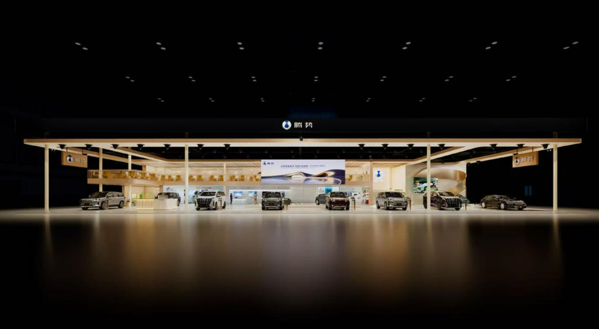 北京车展E3馆被比亚迪全盘拿下，这阵仗真是大呀！倒也不是说场面大就牛，关键是它把