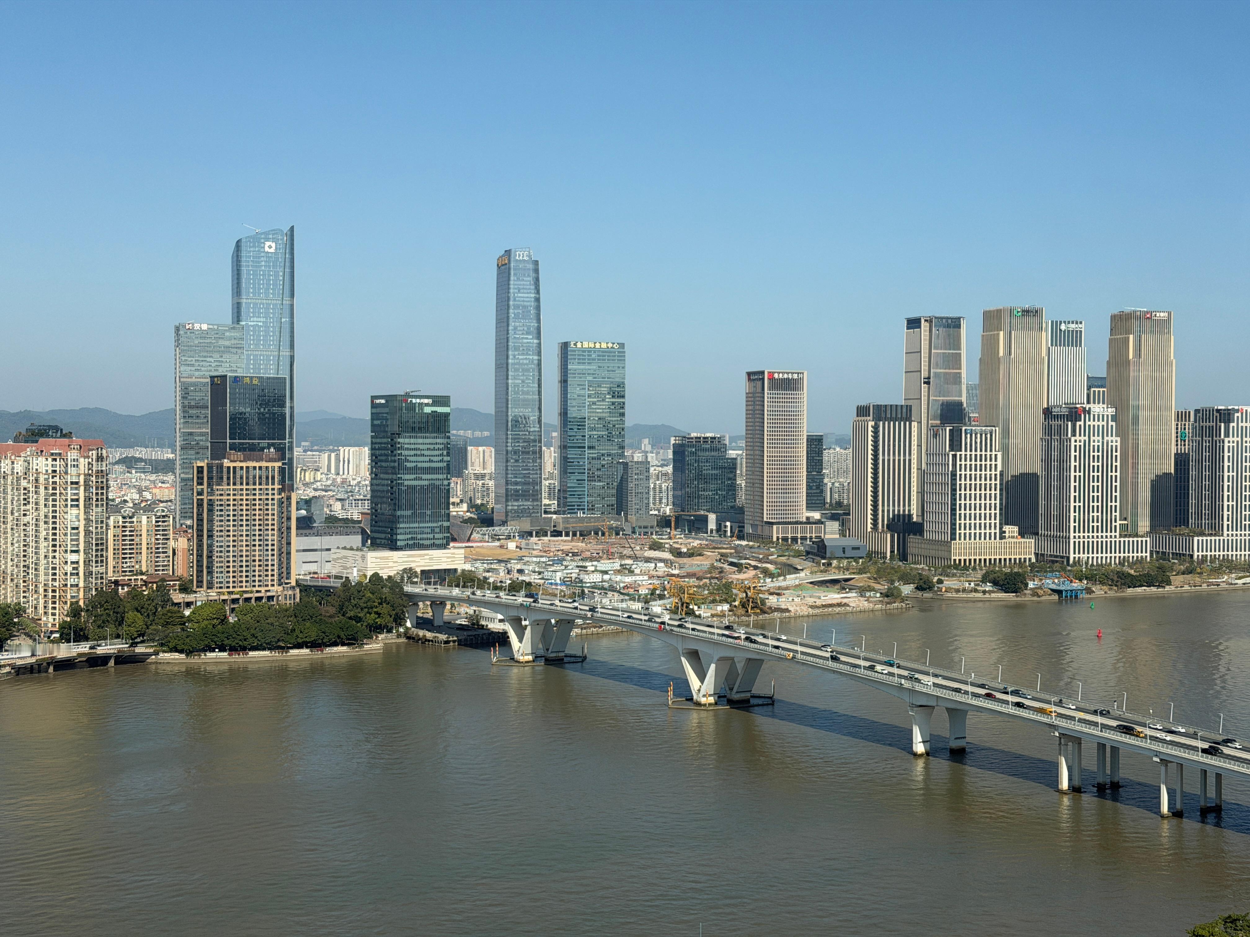 我真的超级无敌喜欢这种江景房，没有大楼的遮挡，心情真的会好很多。