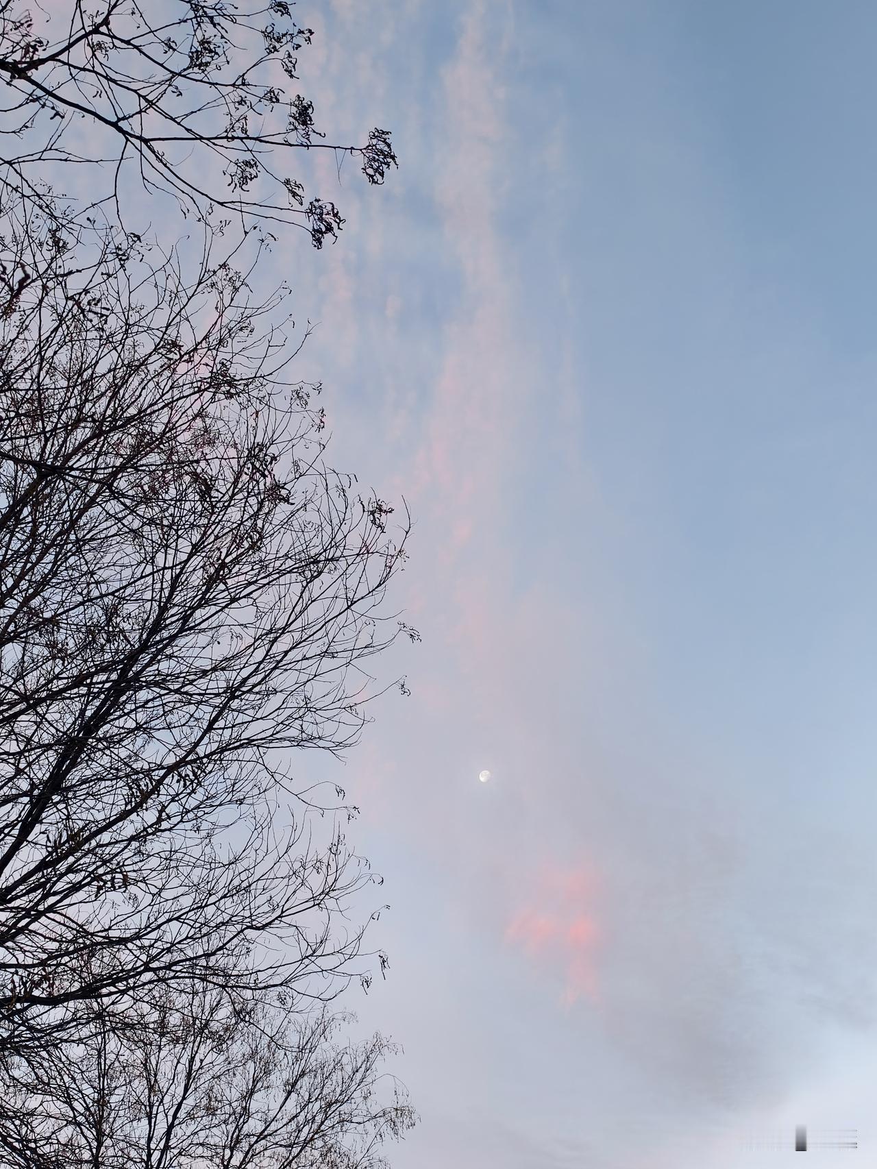 发一张你们相册里拍摄的火烧云