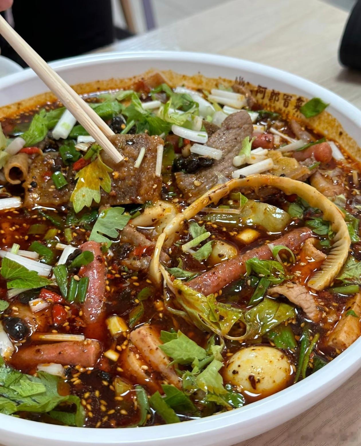麻辣烫店1片娃娃菜1块多最近看网上的美食，超想吃老家的冒菜一般2人吃一大盘，差不