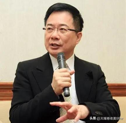 蔡正元笑着走进牢房，就昨晚，号称台湾第二个李傲的73岁蔡正元，一个大家非常喜欢、