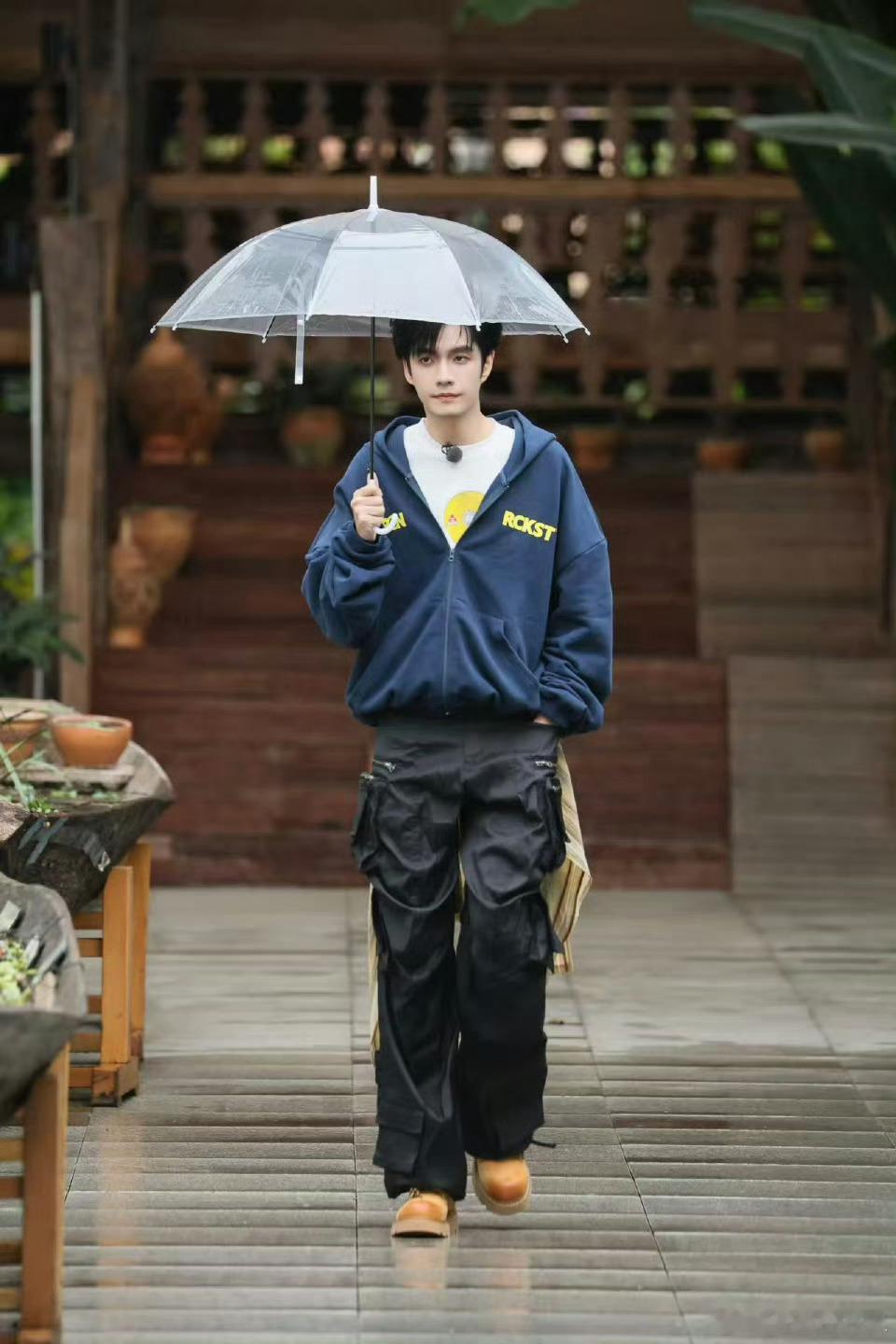 张颜齐说R1SE是伐木累谁看了不说一句R1SE团魂很好！砍甘蔗运甘蔗齐上阵，这才